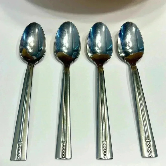 4 Oneida Silver Park Avenue Serving Spoons stainless silverware - Picture 1 of 7